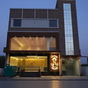 Hotel Marine House, Agra (Uttar Pradesh)